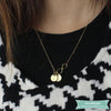 Collier infini 2 lettres suspendues en plaqué or Infini