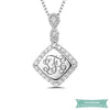 Collier monogramme Majestic en forme carré collier monogramme